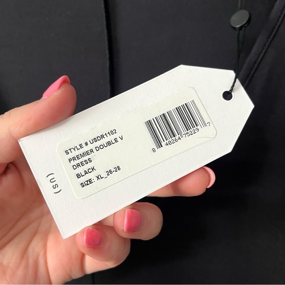 Universal Standard NWT Premier Double V Dress Black Size XL = Plus 26-28 - Picture 7 of 9